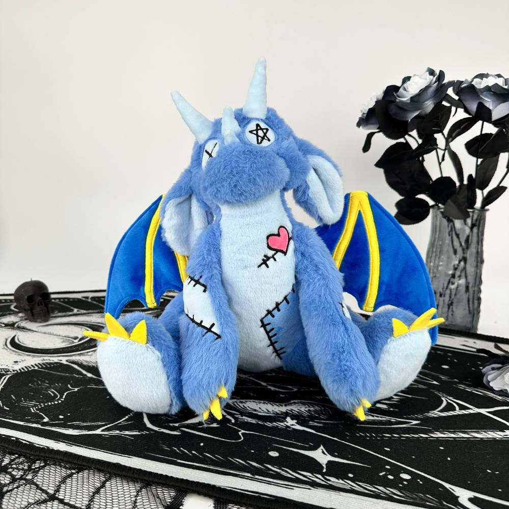 ゴス風かわいいベビーブルードラゴンぬいぐるみ