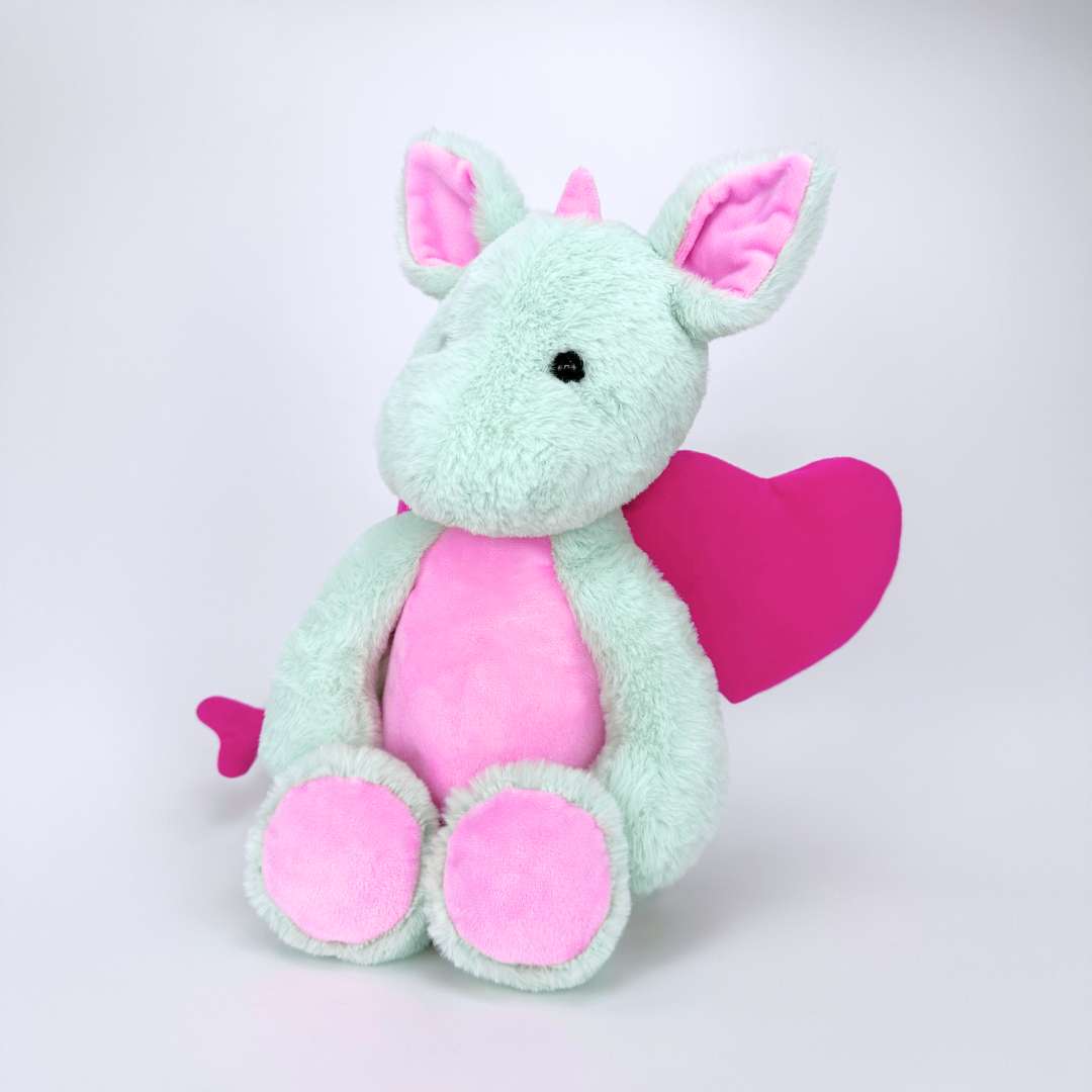 可愛いグリーンドラゴンぬいぐるみピンクのハートの羽付き