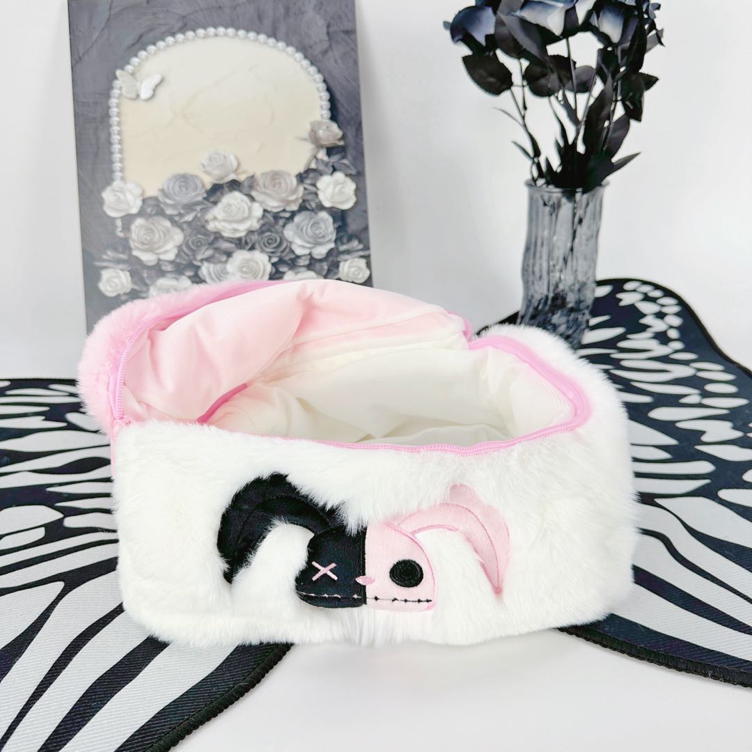 ゴシックピンクのプラッシュ化粧ポーチ