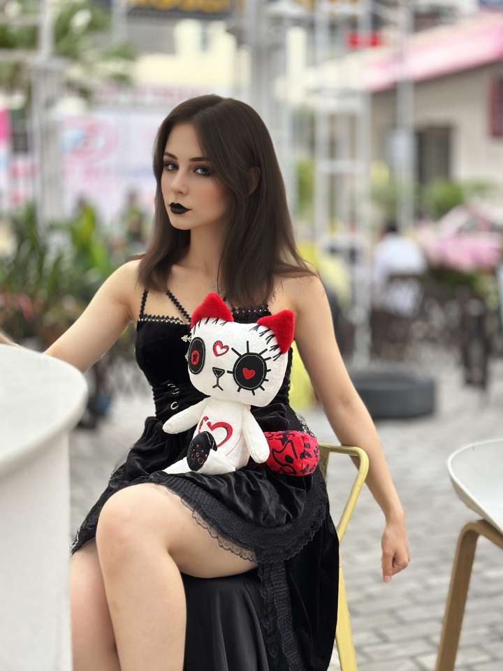 白いブードゥーキャットぬいぐるみ