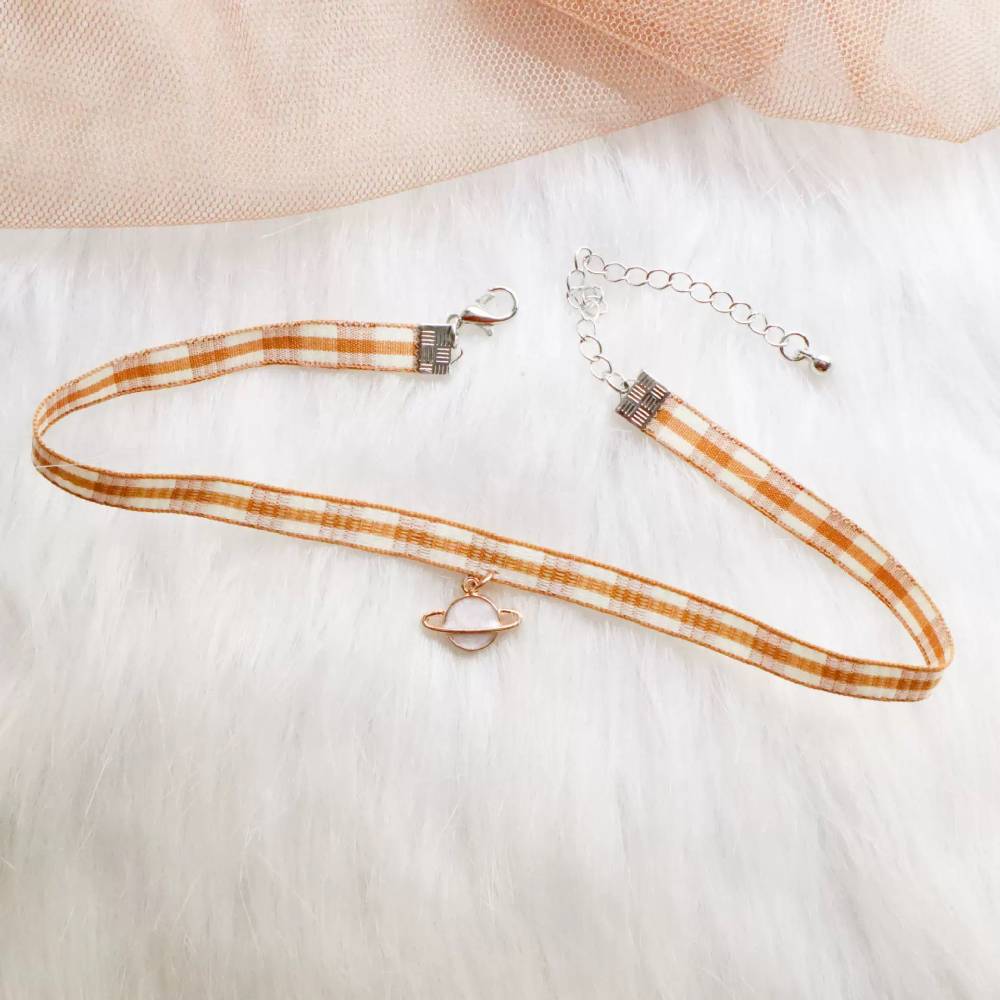 エレガントブラウンチョーカーコレクション