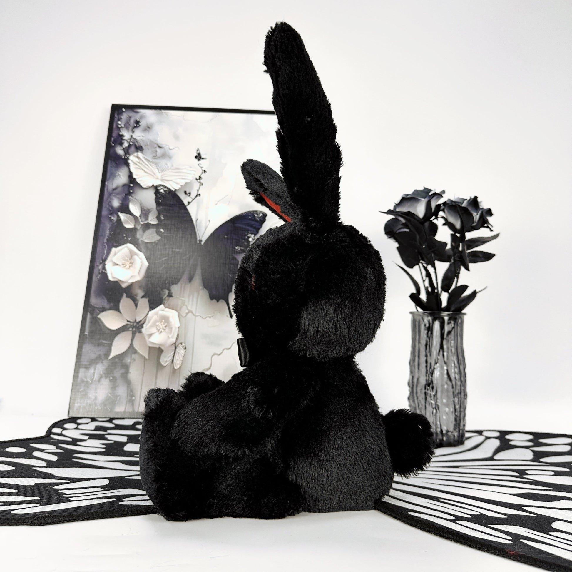 ゴス風ブラックバニーぬいぐるみ悪魔の目付き