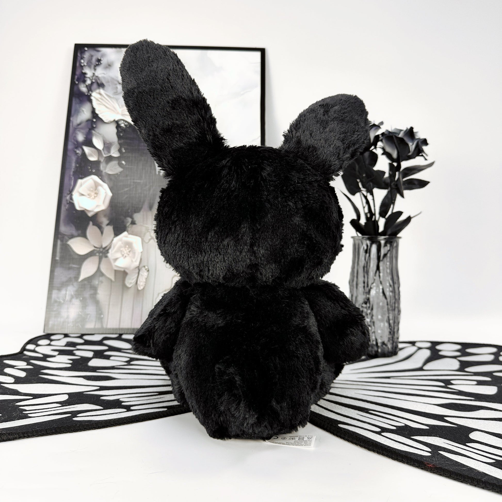 ゴス風ブラックバニーぬいぐるみ悪魔の目付き