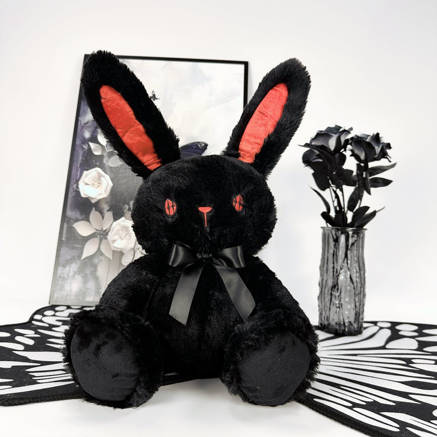 ゴス風ブラックバニーぬいぐるみ悪魔の目付き