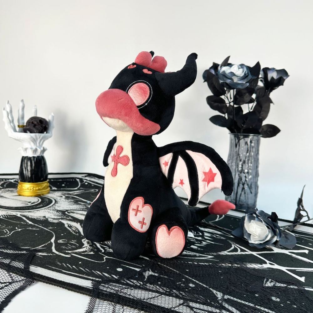 可愛いゴス火のドラゴンぬいぐるみ ダスティローズ
