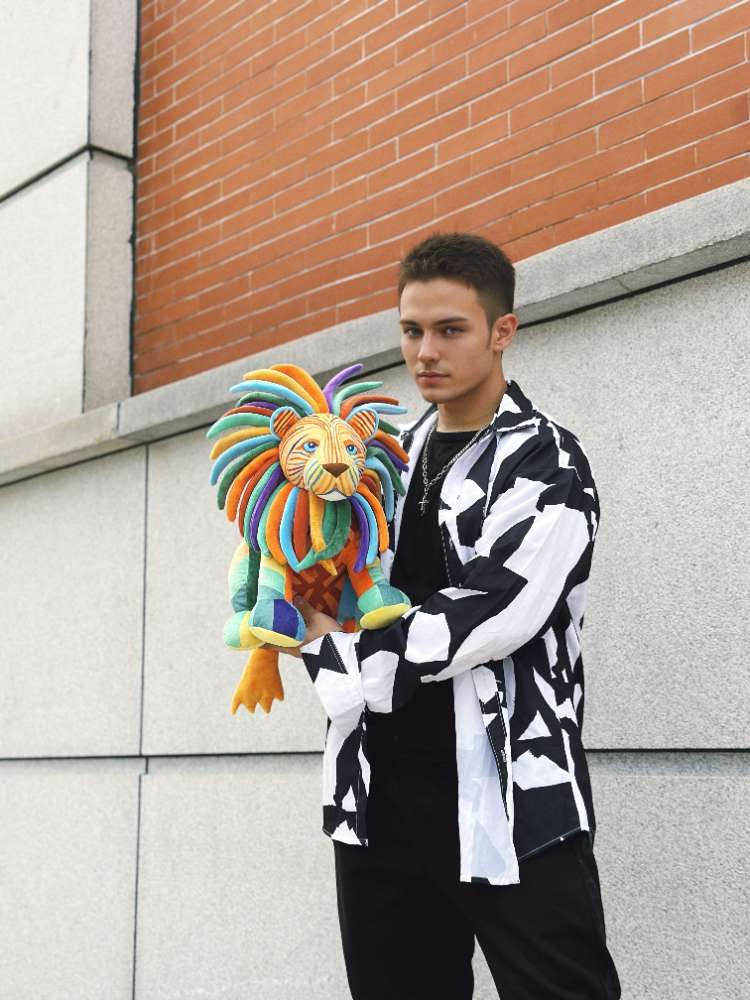 鮮やかなアートのアートドールライオンぬいぐるみ