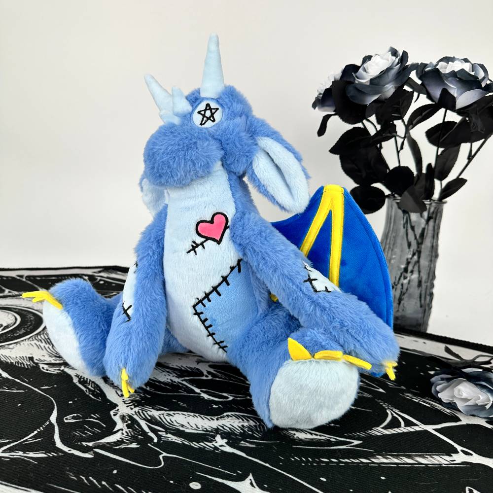 ゴス風かわいいベビーブルードラゴンぬいぐるみ