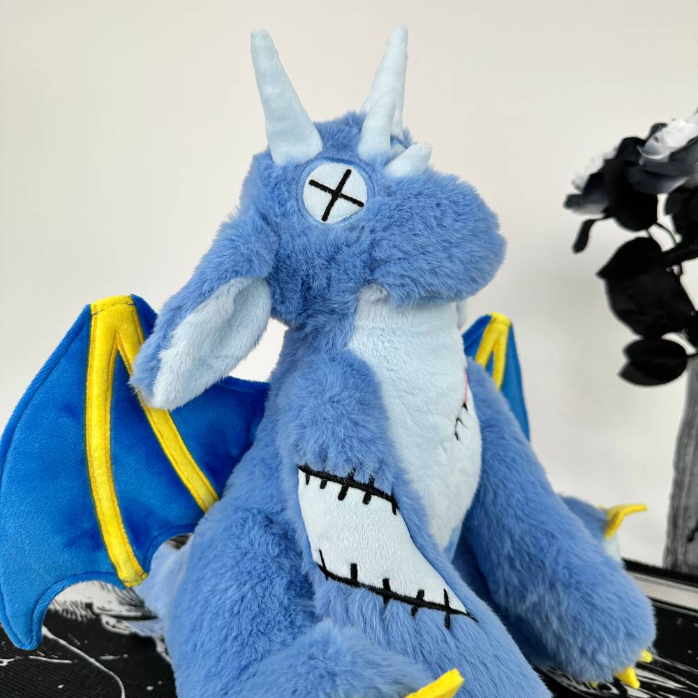 ゴス風かわいいベビーブルードラゴンぬいぐるみ
