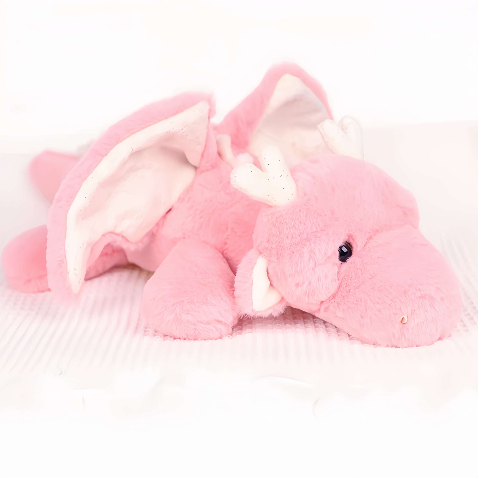 可愛いピンクのドラゴンのぬいぐるみ