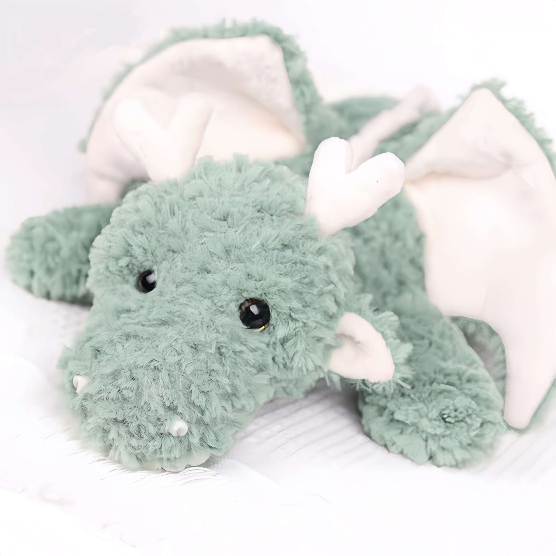 可愛いピンクのドラゴンのぬいぐるみ