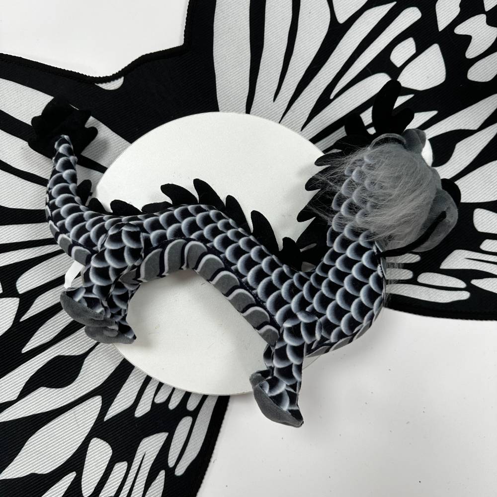 キュートな黒い中国龍のぬいぐるみ