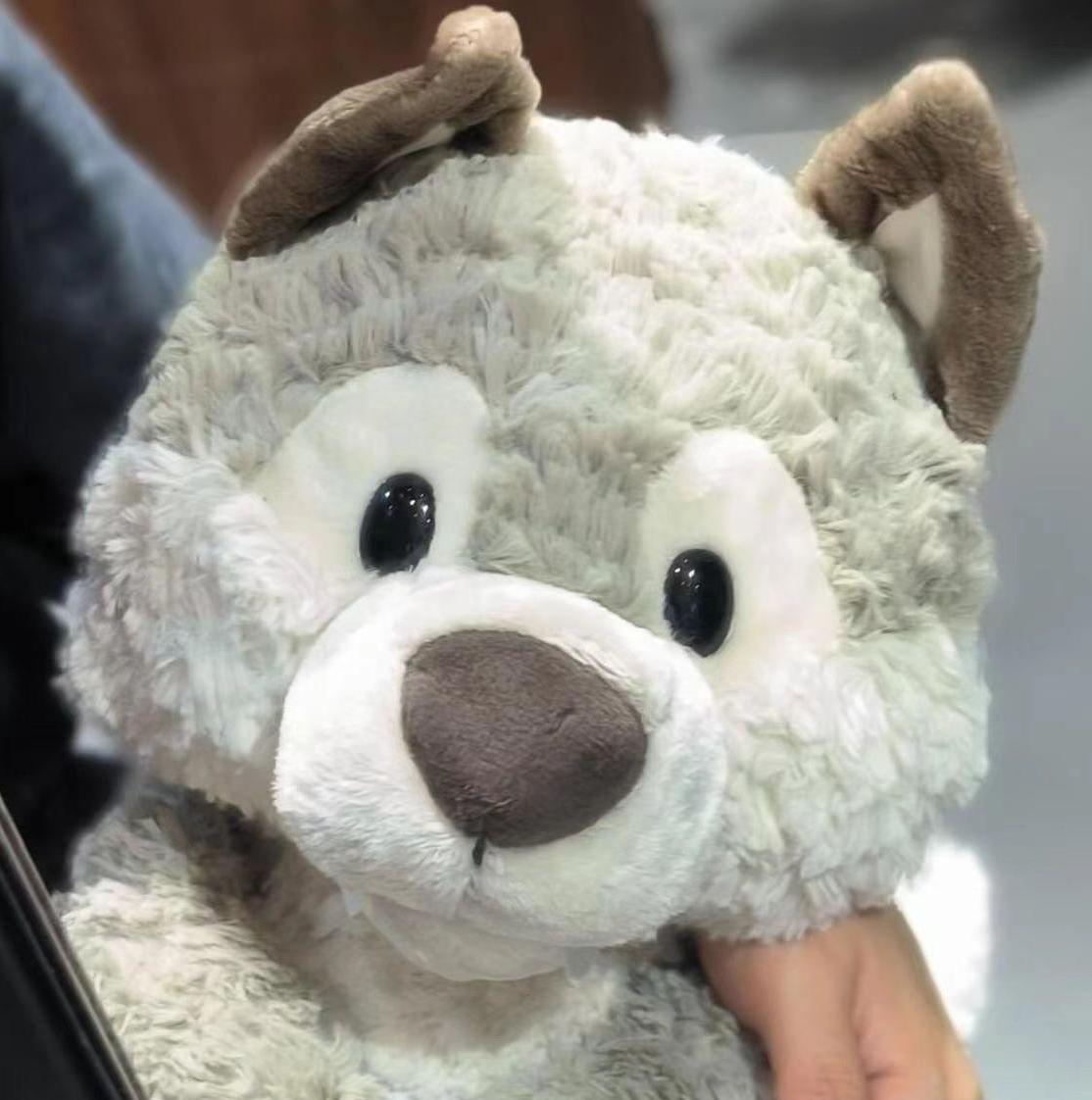 キュートな灰色のオオカミのぬいぐるみ