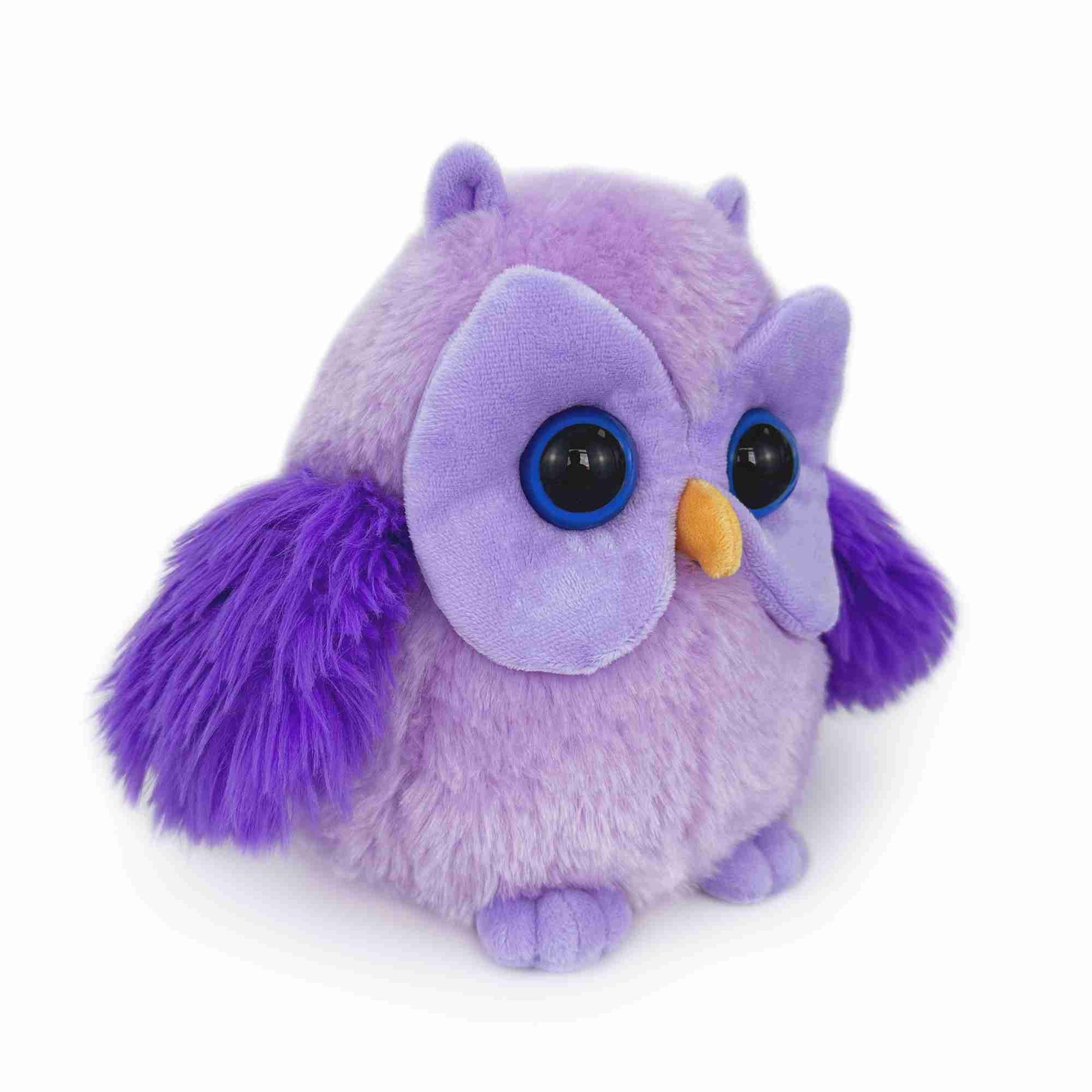 かわいらしい紫のフクロウぬいぐるみ