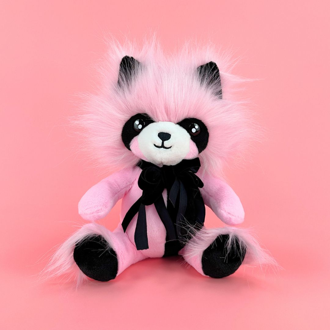 ピンクのアライグマのぬいぐるみ