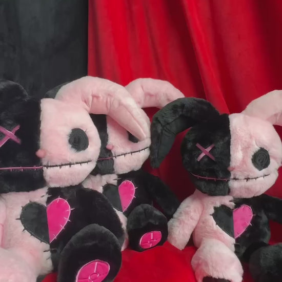 ゴスヴードゥーピンクアンドブラックバニーヌイグルミ