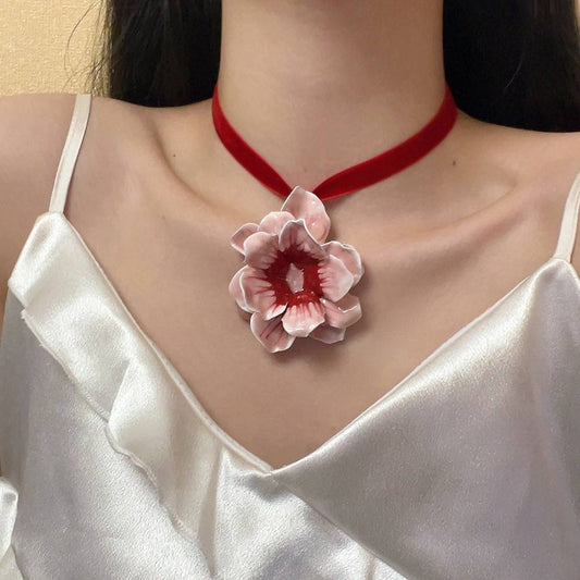 大輪薔薇ベルベット赤 紐 チョーカー可愛い
