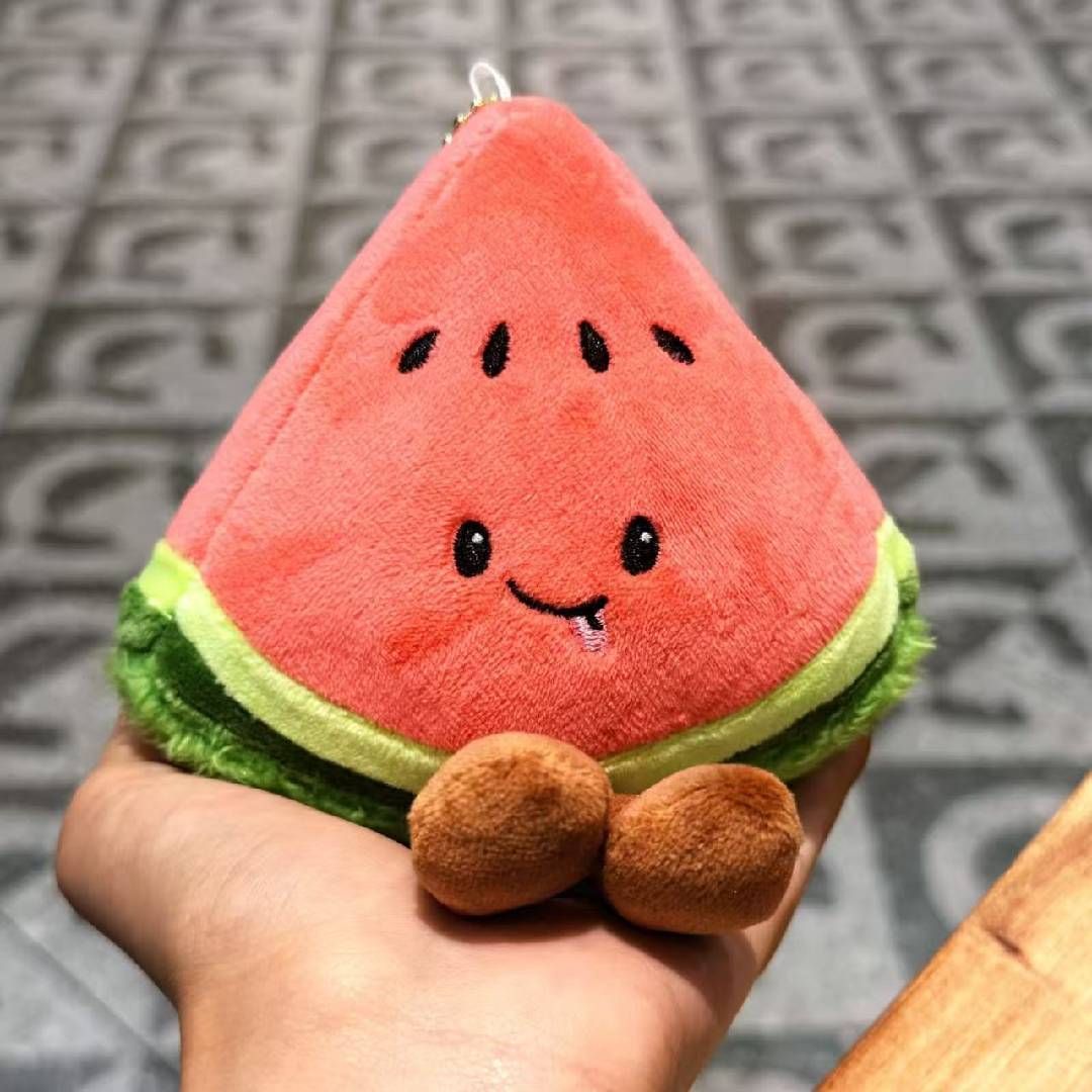 キュートなフルーツのぬいぐるみ