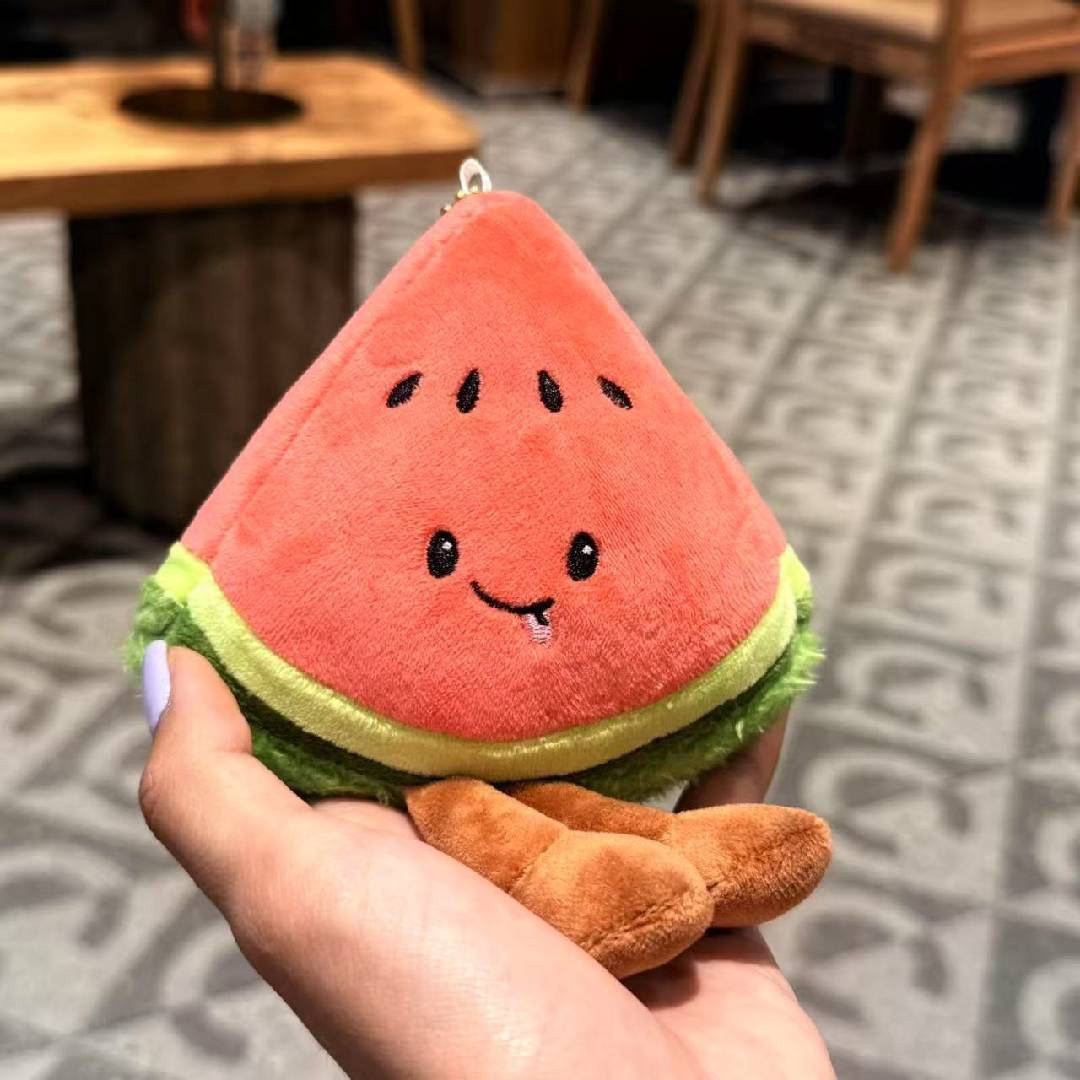 キュートなフルーツのぬいぐるみ