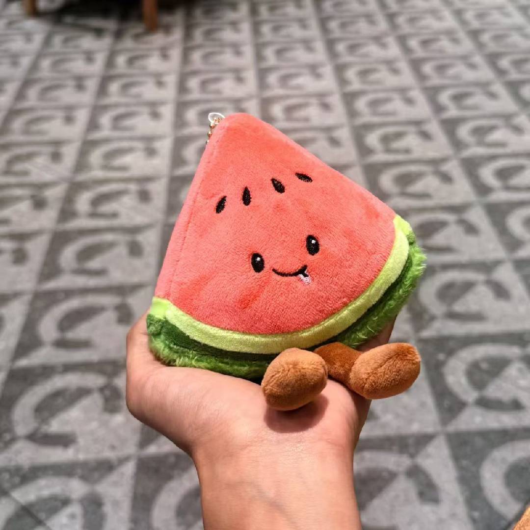 キュートなフルーツのぬいぐるみ